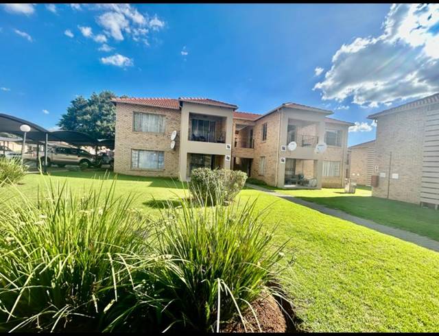 2 BEDROOM APARTMENT FOR SALE IN VANDERBIJLPARK SW 5